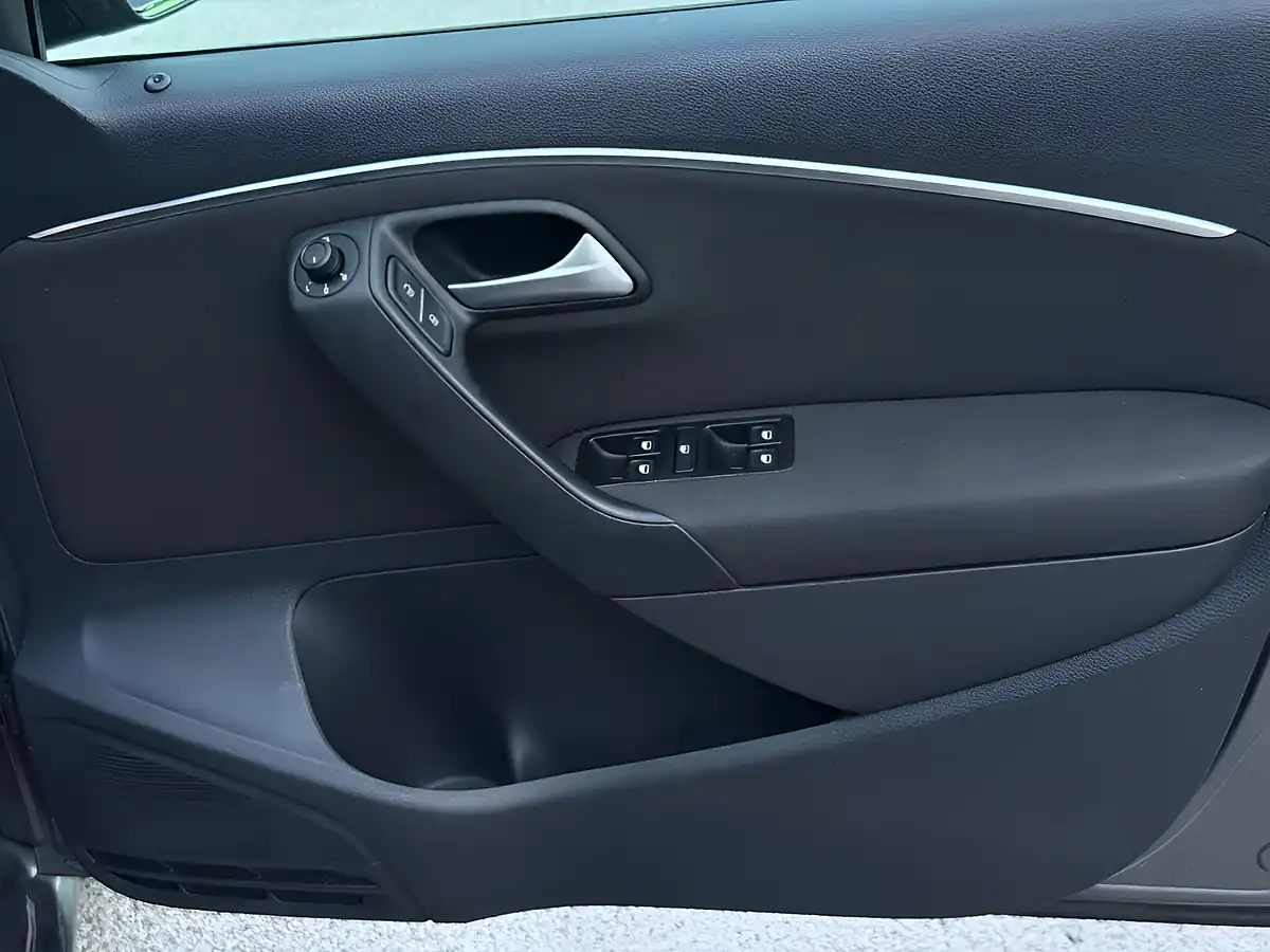 Used 2015 Volkswagen Polo Se Grey - Interior and Exterior details 13