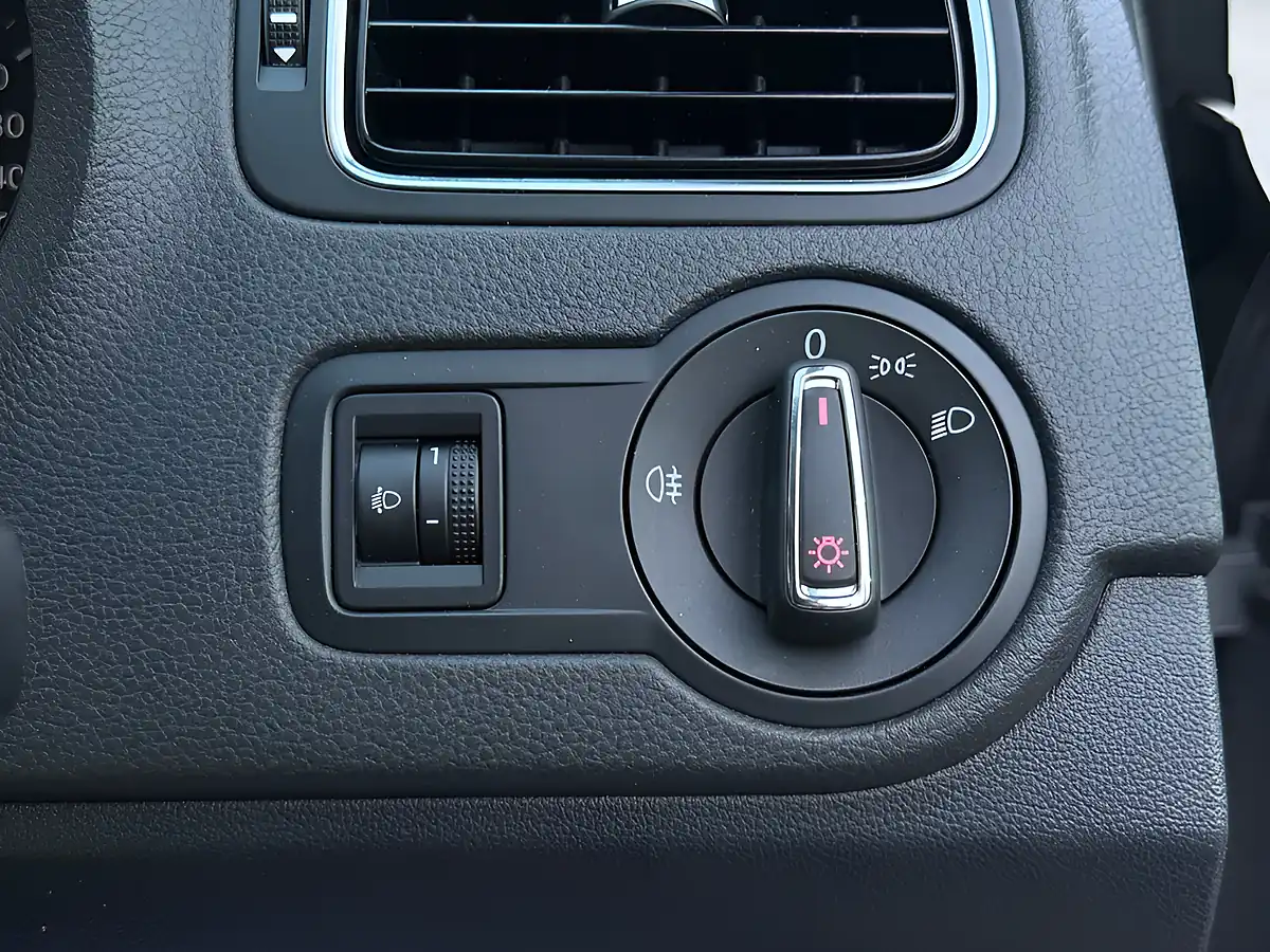 Used 2015 Volkswagen Polo Se Grey - Interior and Exterior details 14