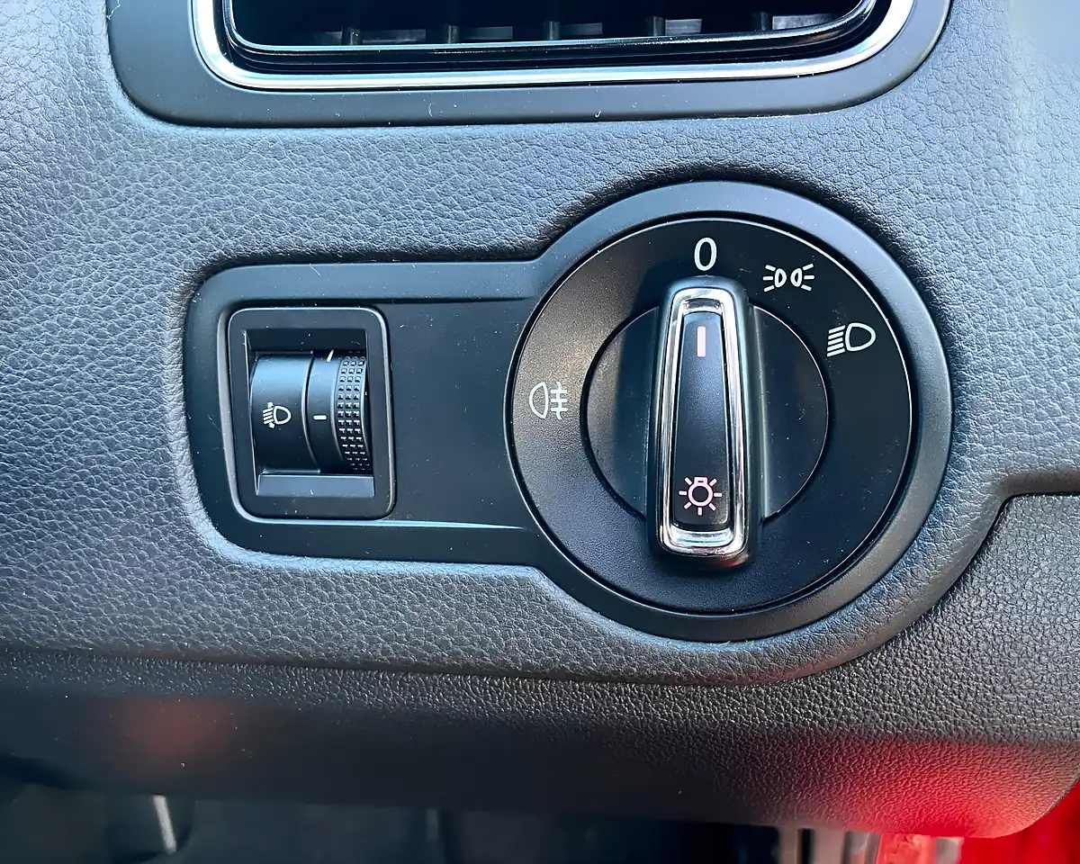 Used 2015 Volkswagen Polo Se Red - Interior and Exterior details 15