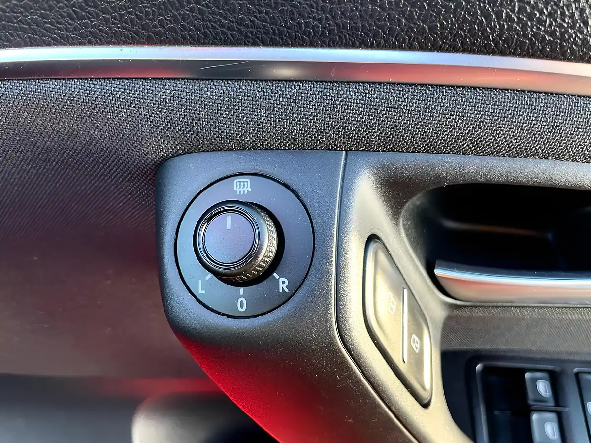 Used 2015 Volkswagen Polo Se Red - Interior and Exterior details 16