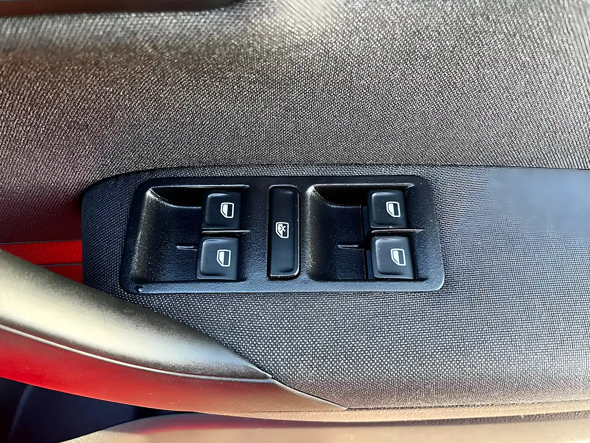 Used 2015 Volkswagen Polo Se Red - Interior and Exterior details 17