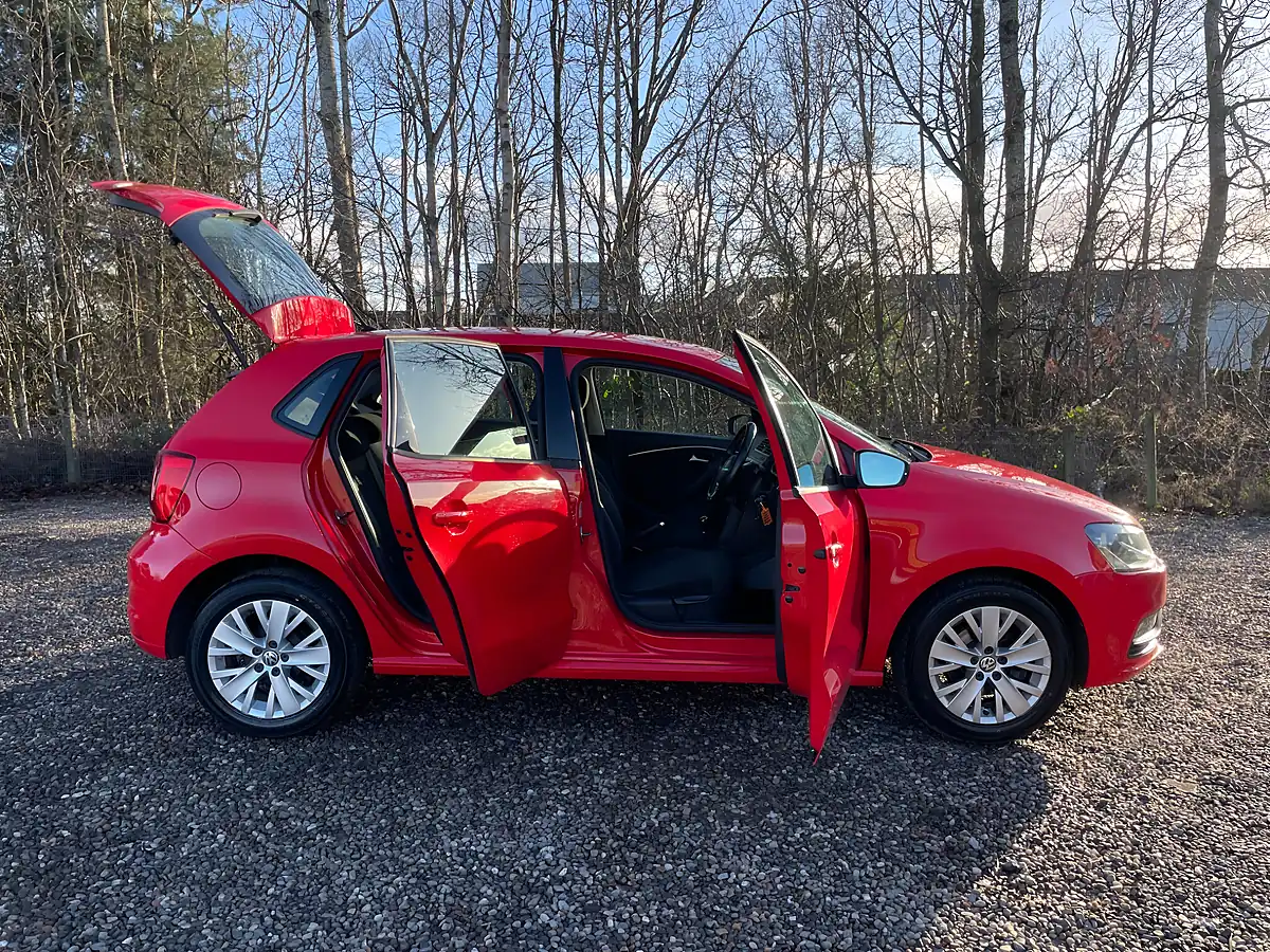 Used 2015 Volkswagen Polo Se Red - Interior and Exterior details 9
