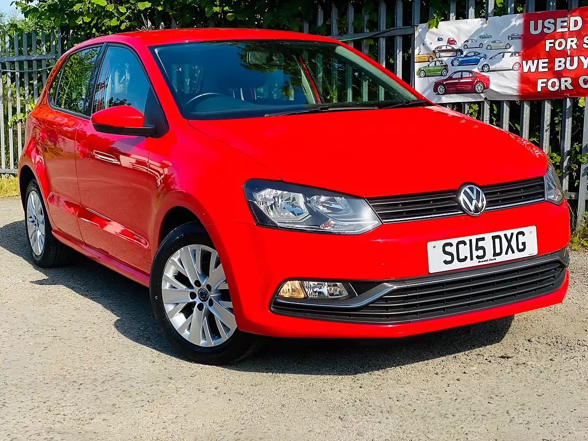 Used 2015 Volkswagen Polo Se Red - Front View
