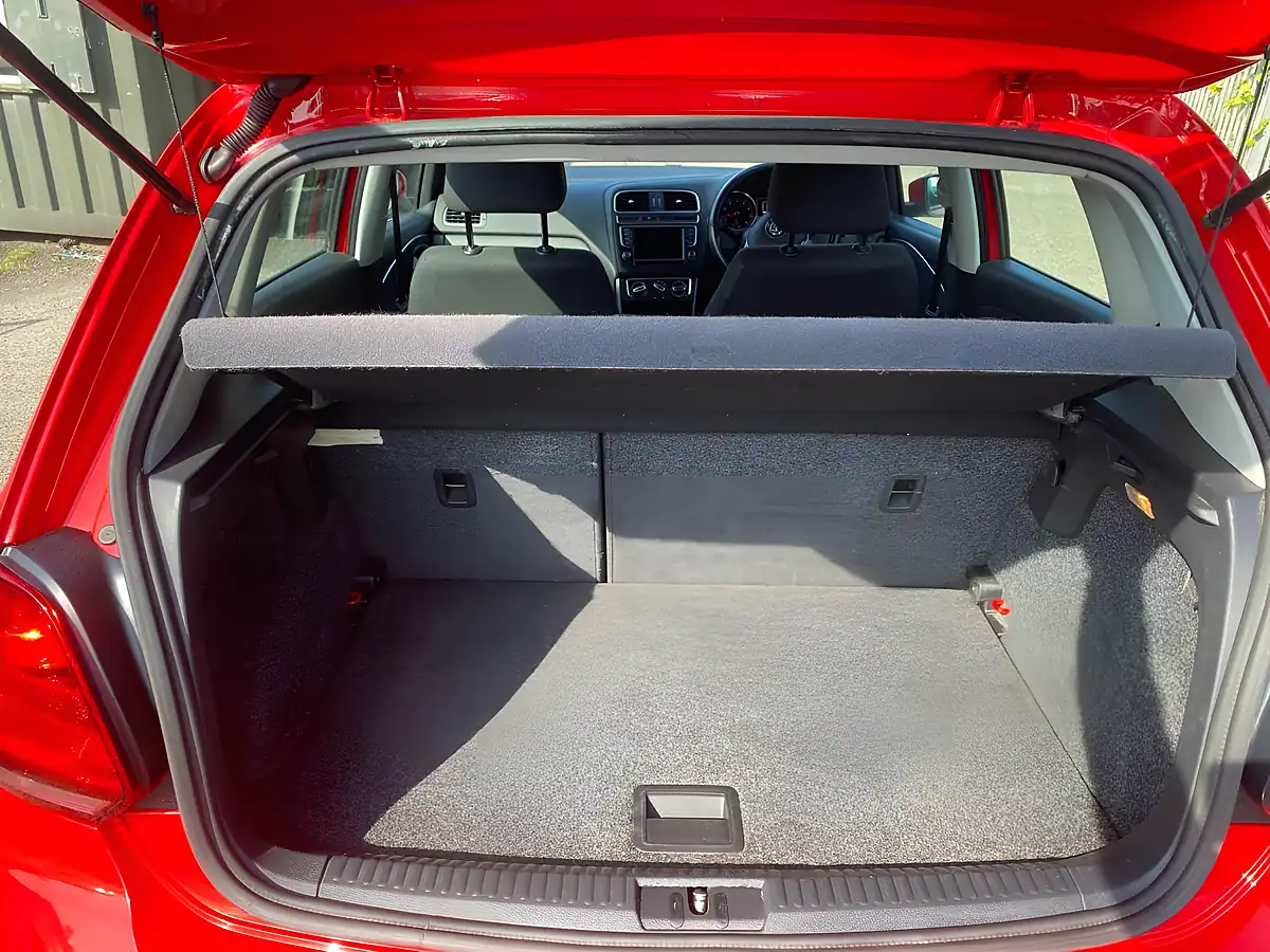 Used 2015 Volkswagen Polo Se Red - Interior and Exterior details 12