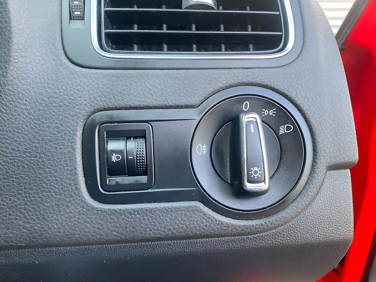 Used 2015 Volkswagen Polo Se Red - Interior and Exterior details 17