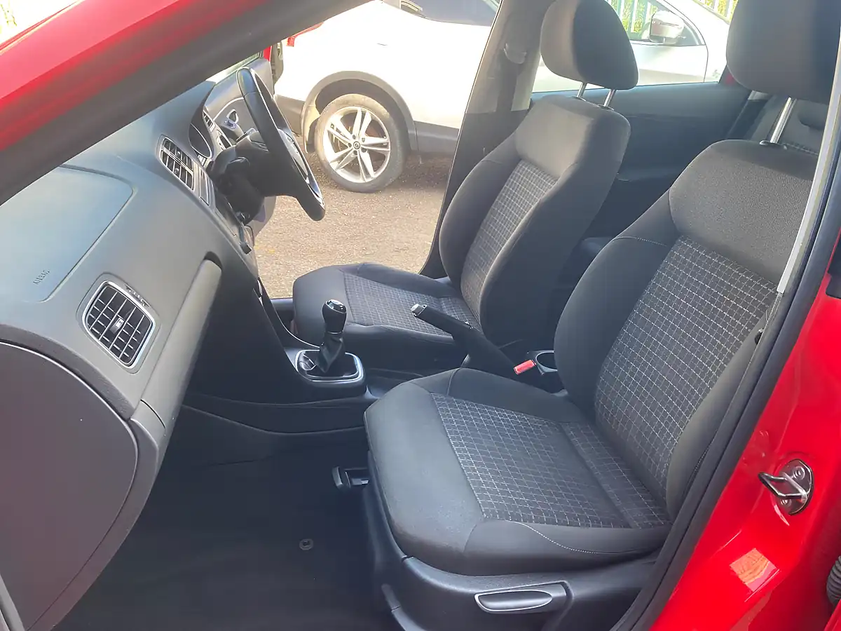 Used 2015 Volkswagen Polo Se Red - Interior and Exterior details 7