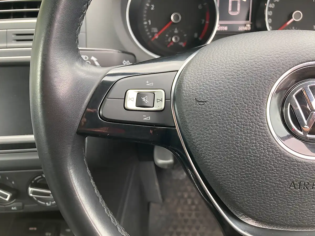 Used 2015 Volkswagen Polo Se Red - Interior and Exterior details 16
