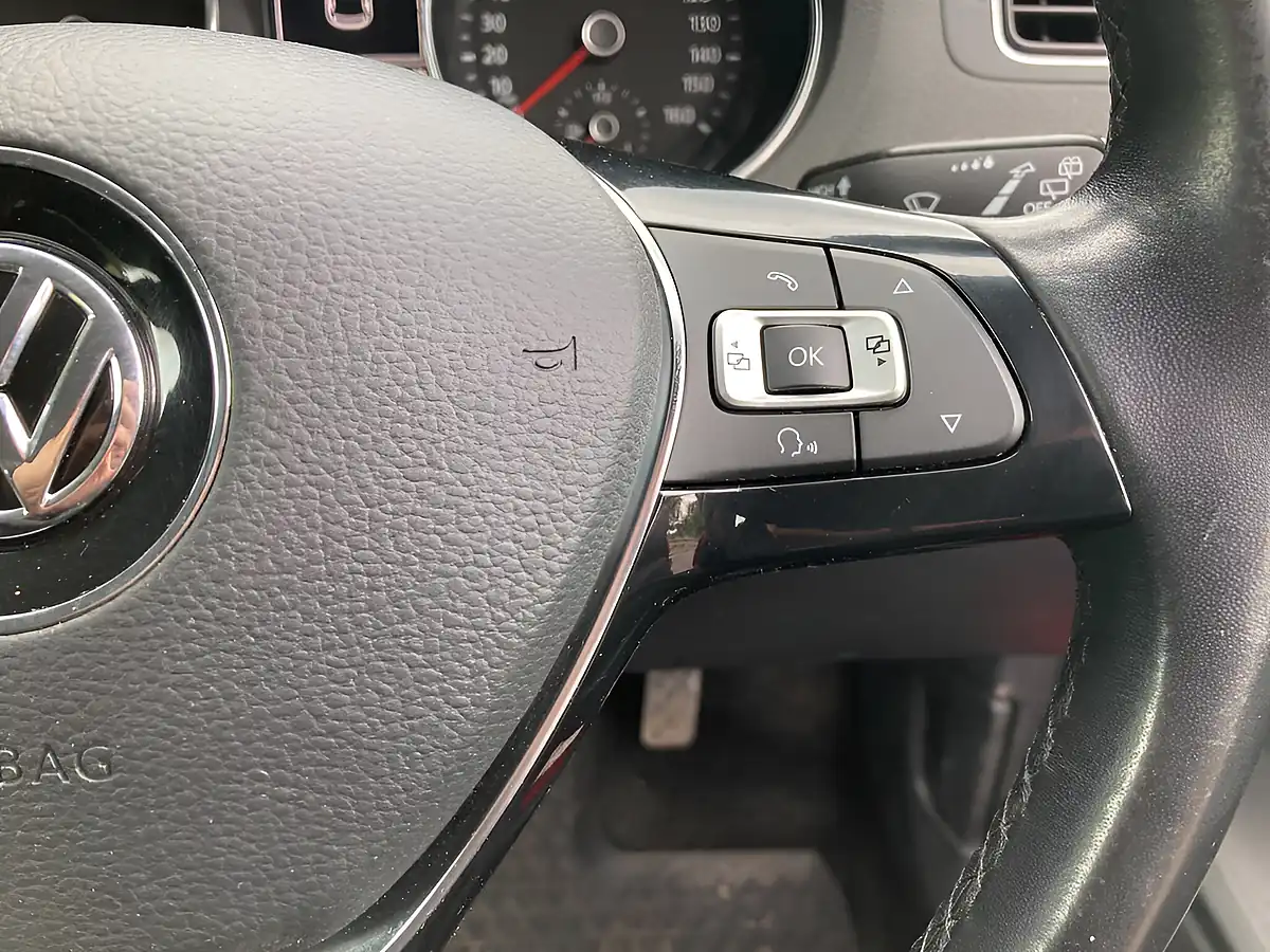 Used 2015 Volkswagen Polo Se Red - Interior and Exterior details 17