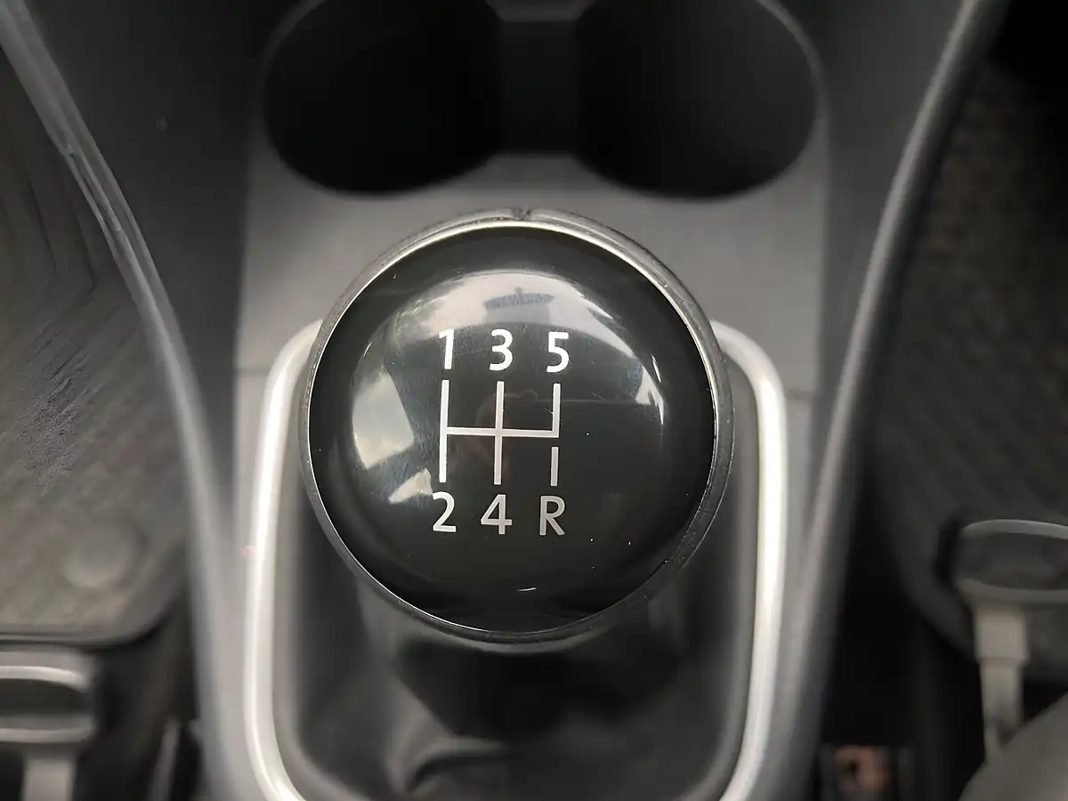 Used 2015 Volkswagen Polo Se Red - Interior and Exterior details 19