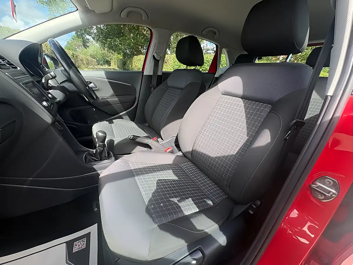 Used 2015 Volkswagen Polo Se Red - Interior and Exterior details 11