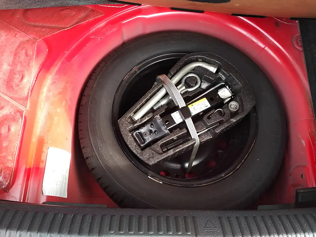 Used 2015 Volkswagen Polo Se Red - Interior and Exterior details 12