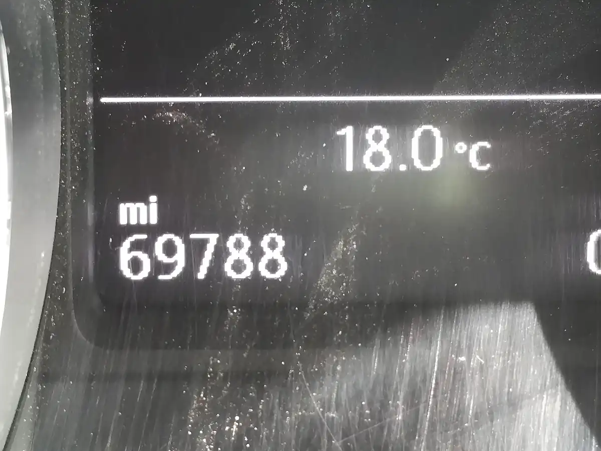 Used 2015 Volkswagen Polo Se Red - Interior and Exterior details 15