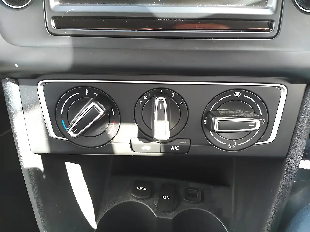 Used 2015 Volkswagen Polo Se Red - Interior and Exterior details 17