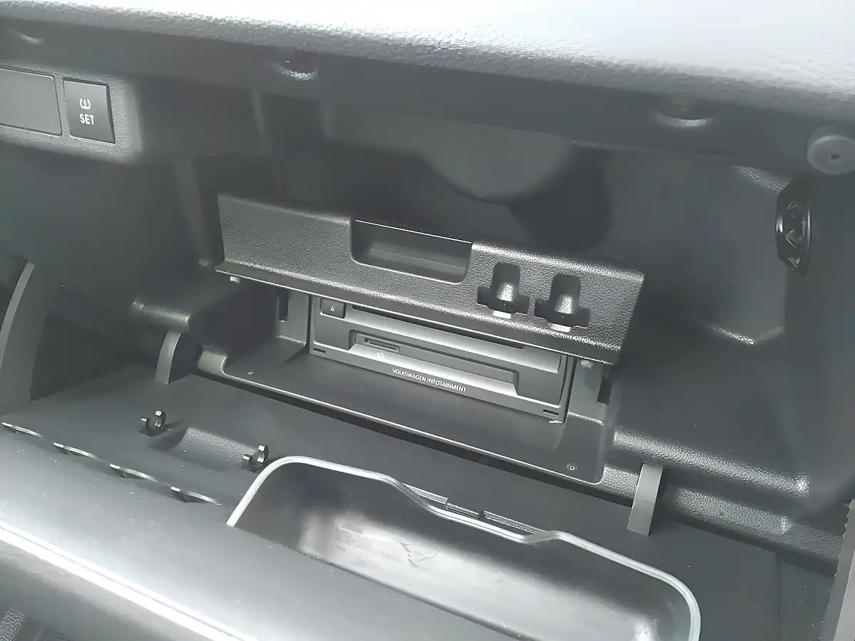Used 2015 Volkswagen Polo Se Red - Interior and Exterior details 18
