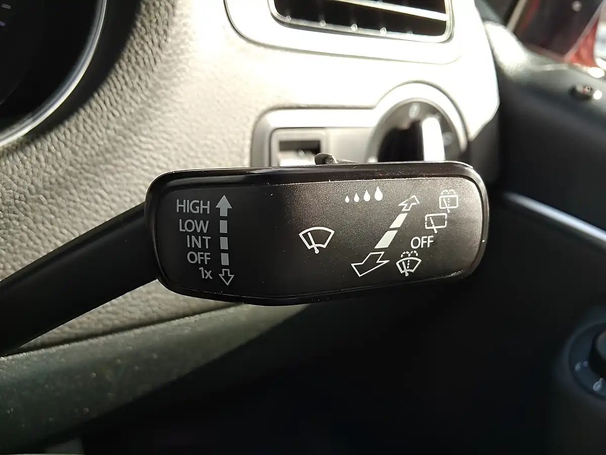 Used 2015 Volkswagen Polo Se Red - Interior and Exterior details 19