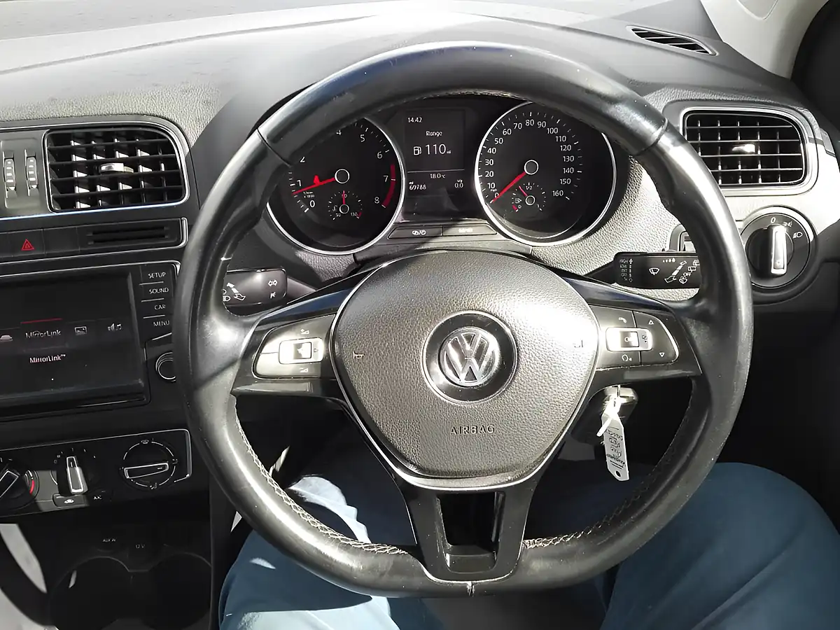 Used 2015 Volkswagen Polo Se Red - Interior and Exterior details 20