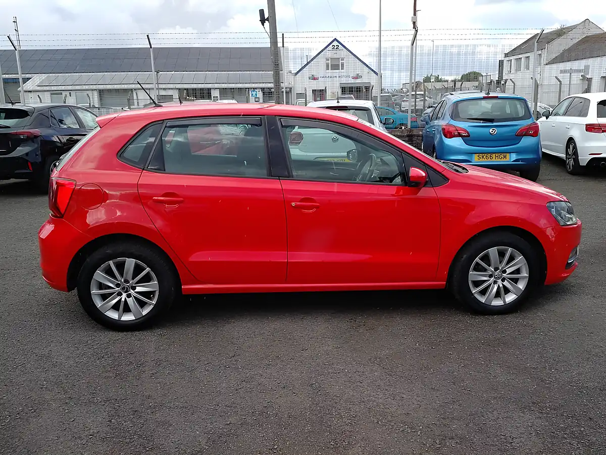 Used 2015 Volkswagen Polo Se Red - Interior and Exterior details 7