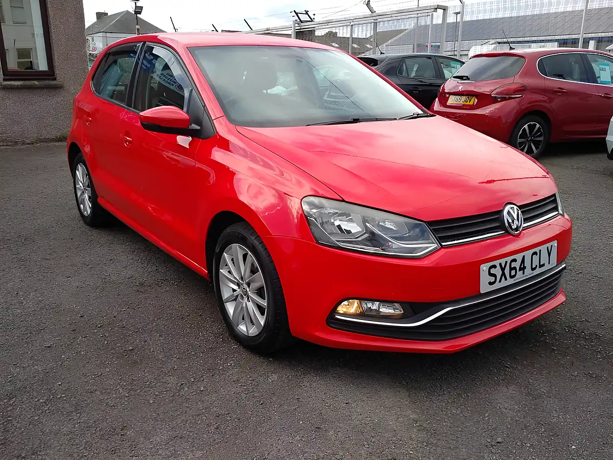 Used 2015 Volkswagen Polo Se Red - Interior and Exterior details 9