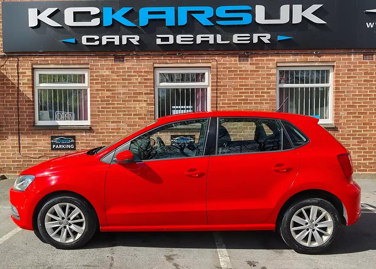 Used 2015 Volkswagen Polo Se Red - Interior and Exterior details 5