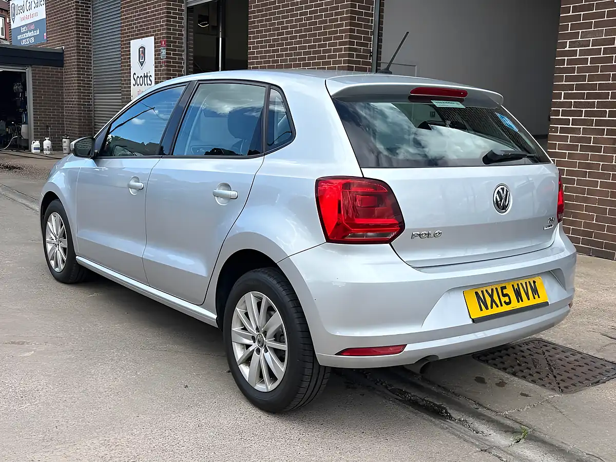 Used 2015 Volkswagen Polo Se Silver - Interior and Exterior details 5