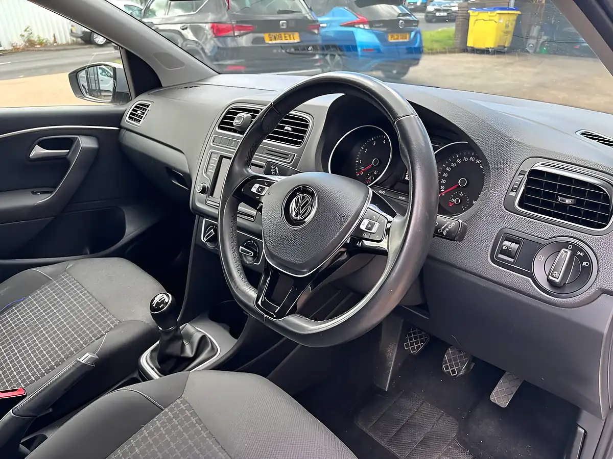Used 2015 Volkswagen Polo Se Silver - Interior and Exterior details 9