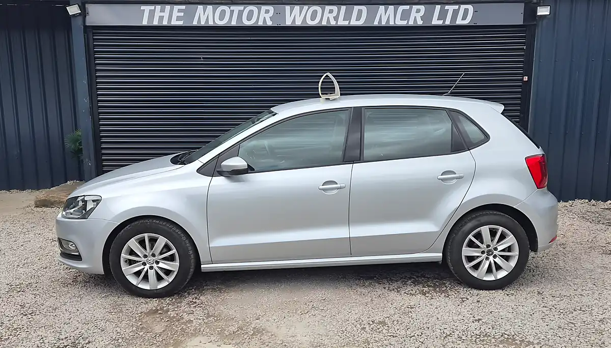 Used 2015 Volkswagen Polo Se Silver - Interior and Exterior details 8