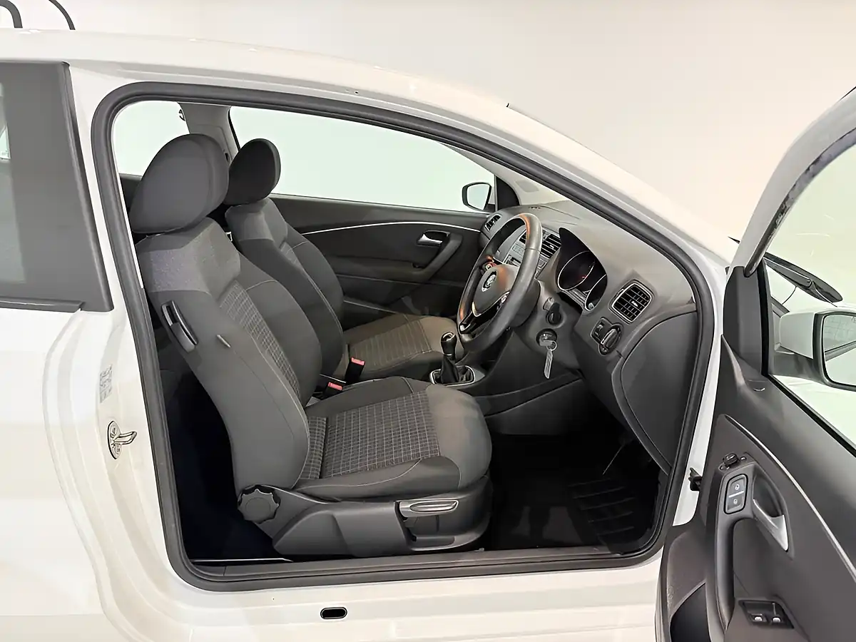 Used 2015 Volkswagen Polo Se White - Interior and Exterior details 10