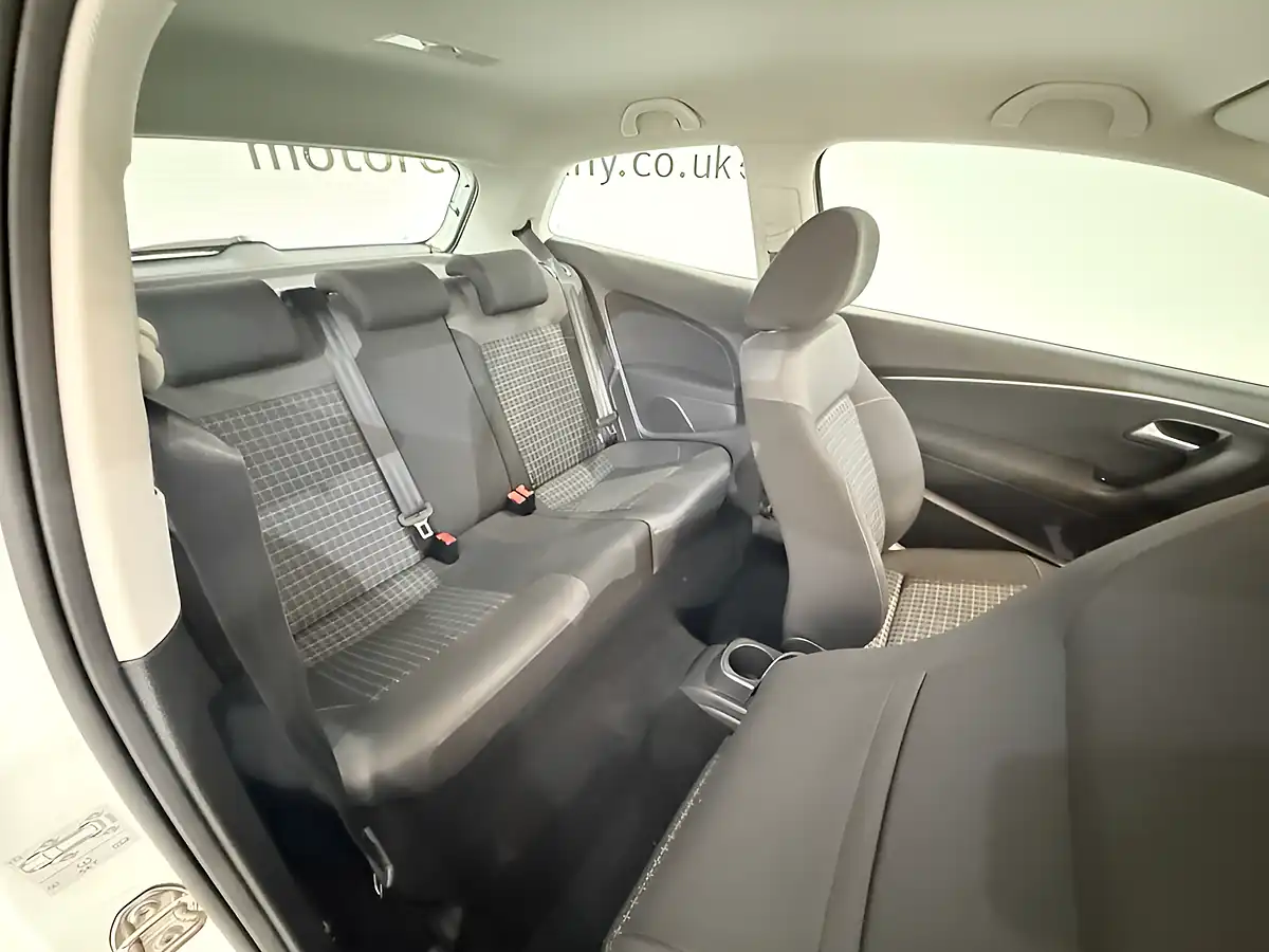Used 2015 Volkswagen Polo Se White - Interior and Exterior details 11