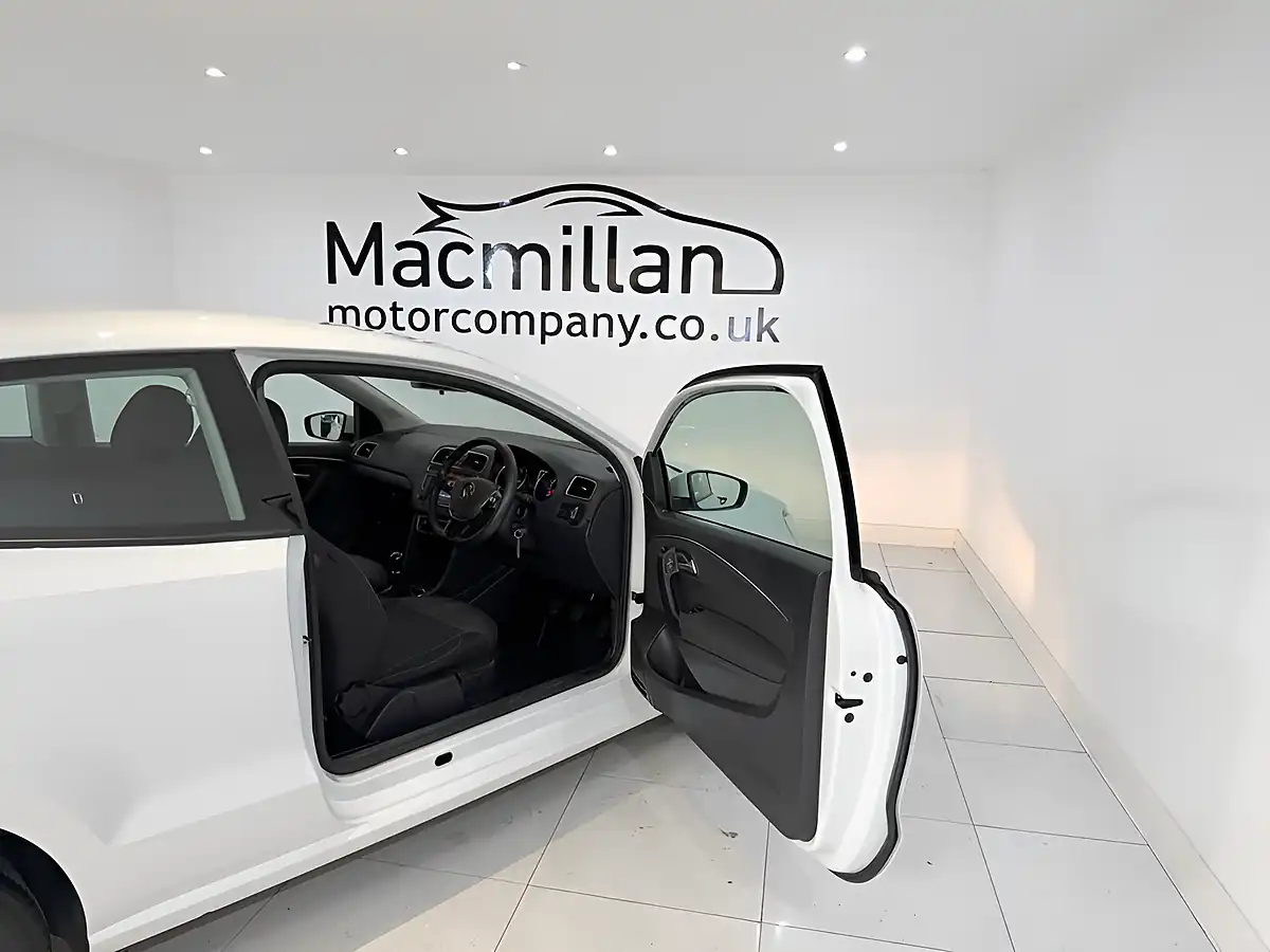 Used 2015 Volkswagen Polo Se White - Interior and Exterior details 16