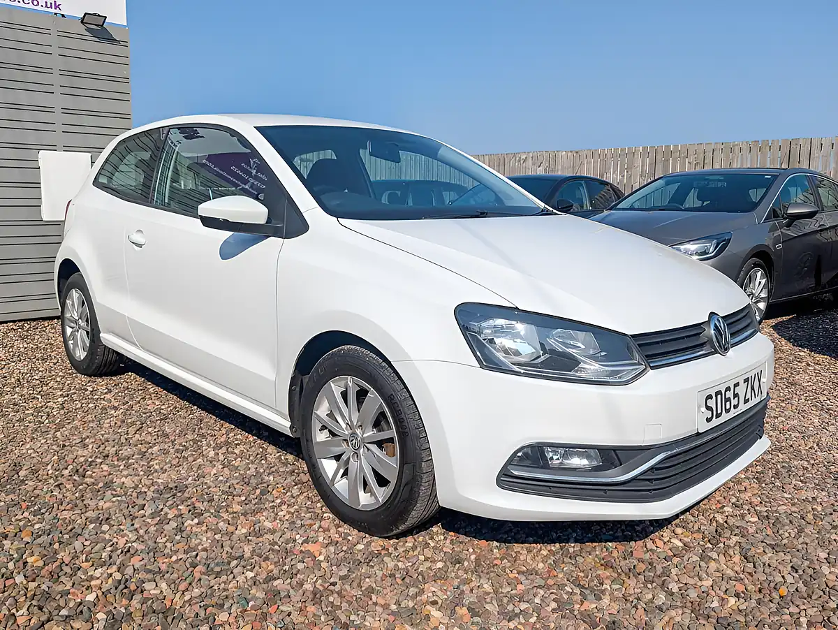 Used 2015 Volkswagen Polo Se White - Front View