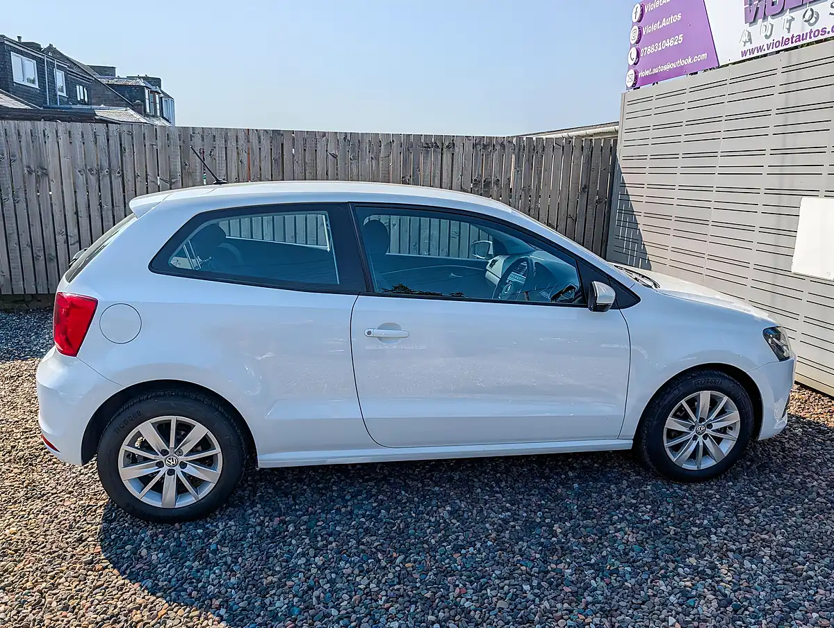 Used 2015 Volkswagen Polo Se White - Interior and Exterior details 11