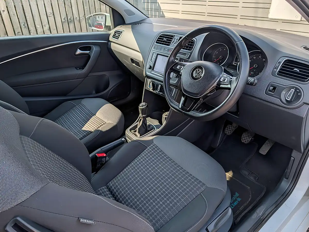 Used 2015 Volkswagen Polo Se White - Interior and Exterior details 12