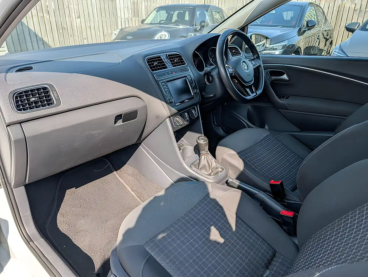 Used 2015 Volkswagen Polo Se White - Interior and Exterior details 13