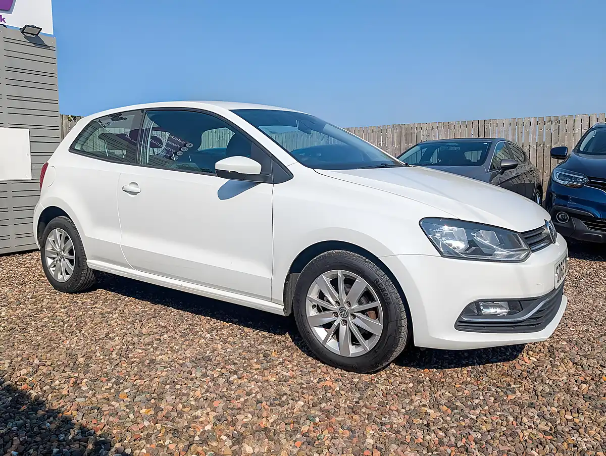 Used 2015 Volkswagen Polo Se White - Interior and Exterior details 5