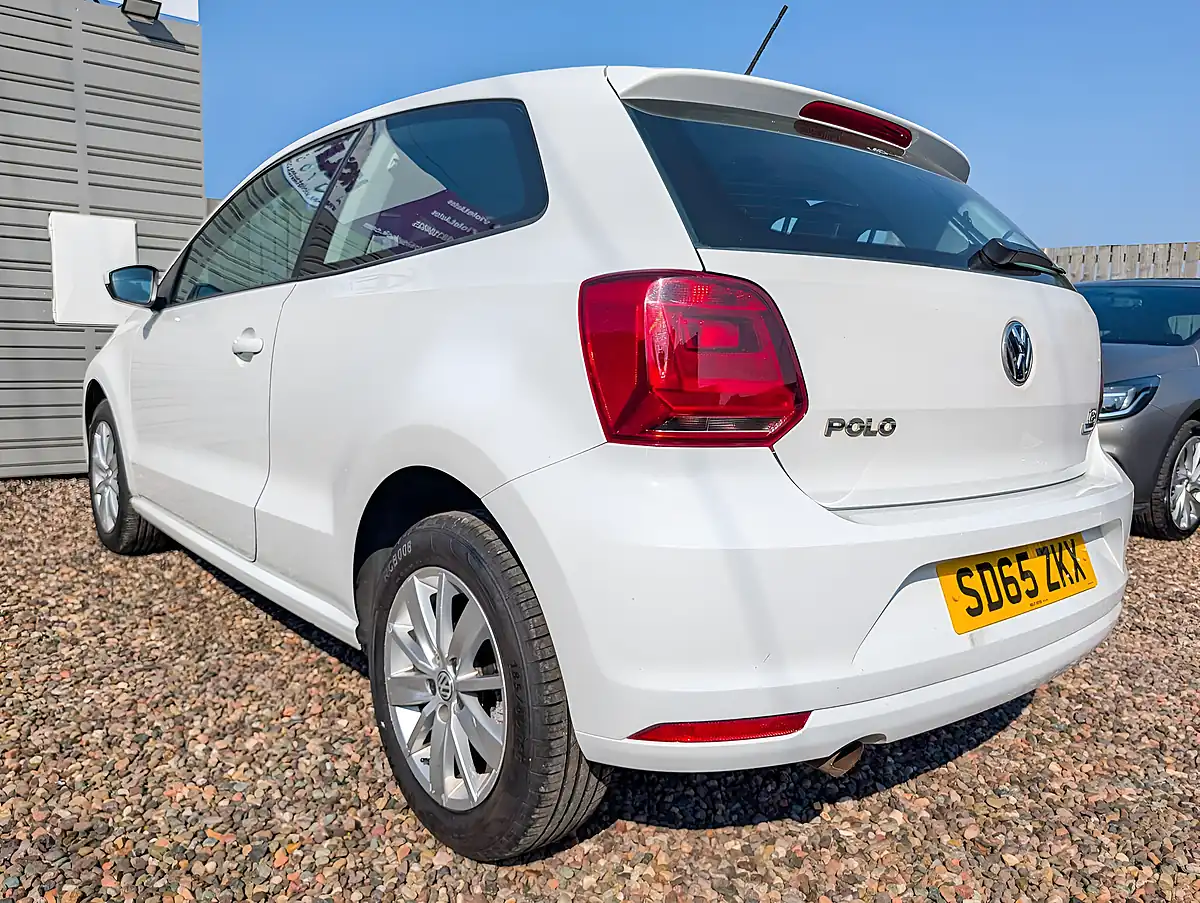 Used 2015 Volkswagen Polo Se White - Interior and Exterior details 9
