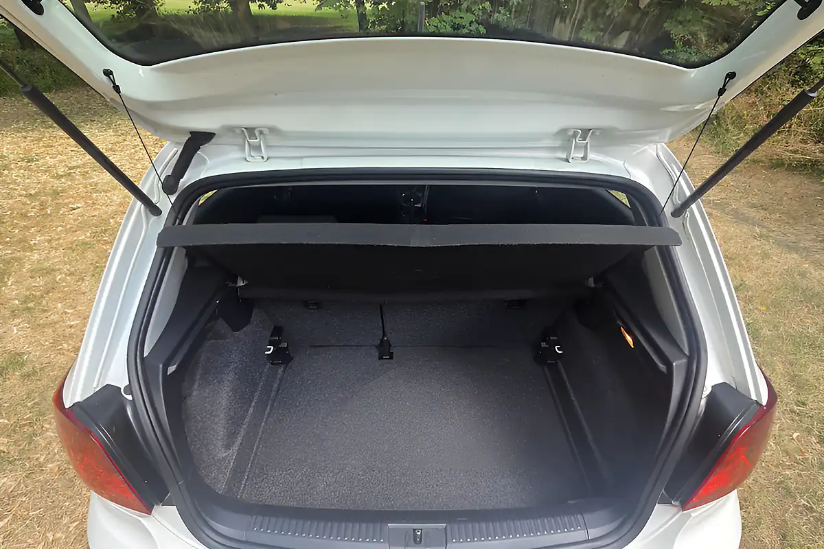 Used 2015 Volkswagen Polo Se White - Interior and Exterior details 10