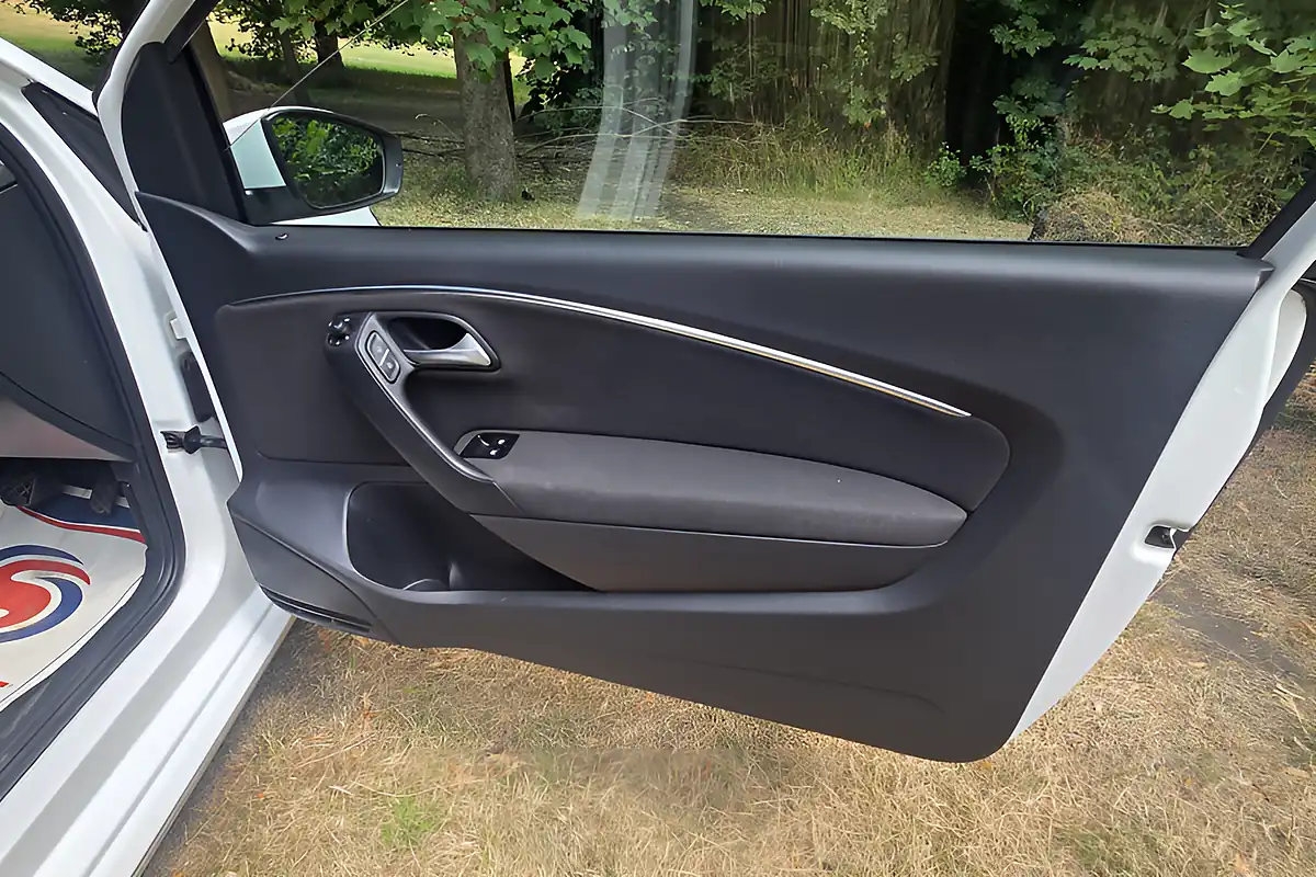 Used 2015 Volkswagen Polo Se White - Interior and Exterior details 12