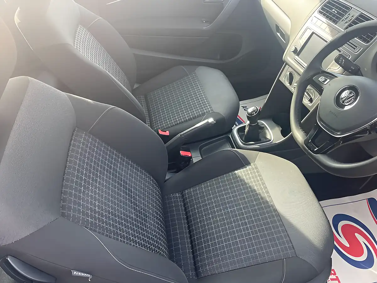 Used 2015 Volkswagen Polo Se White - Interior and Exterior details 15
