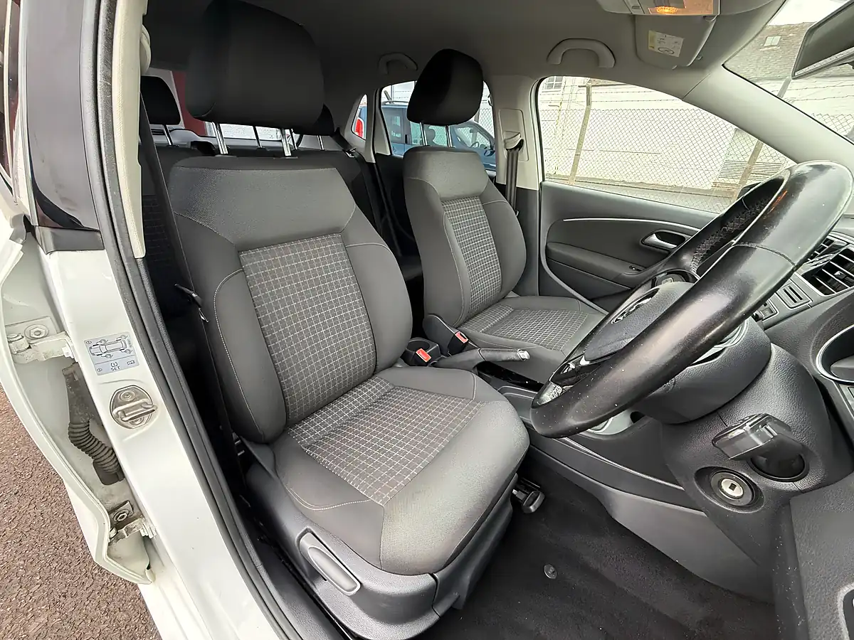 Used 2015 Volkswagen Polo Se White - Interior and Exterior details 10