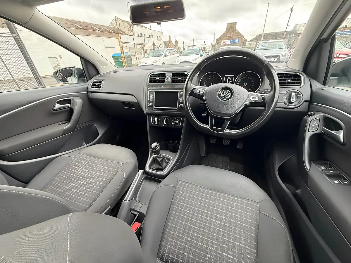 Used 2015 Volkswagen Polo Se White - Interior and Exterior details 12