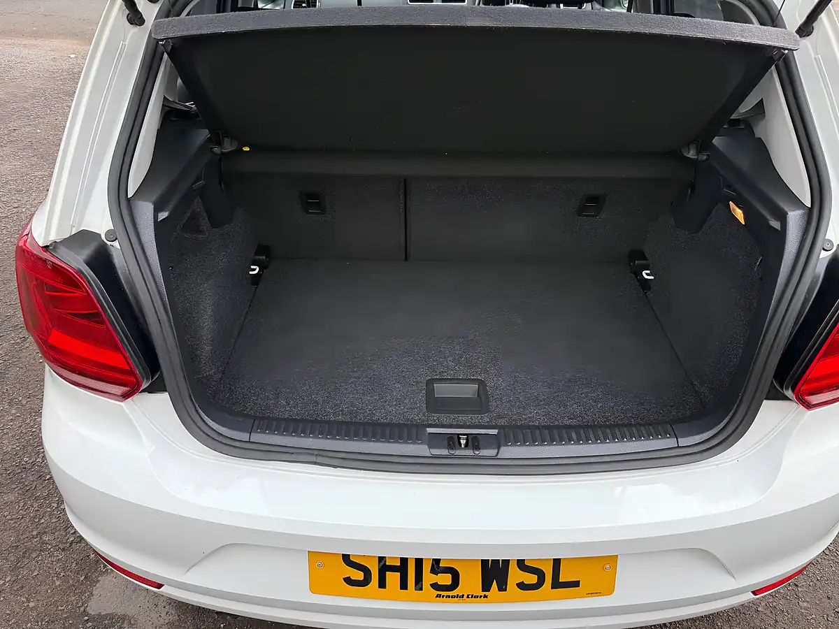 Used 2015 Volkswagen Polo Se White - Interior and Exterior details 13