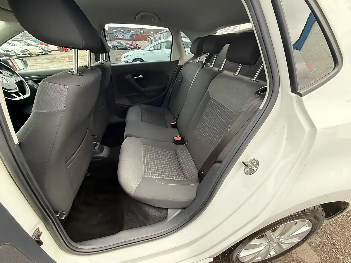 Used 2015 Volkswagen Polo Se White - Interior and Exterior details 16