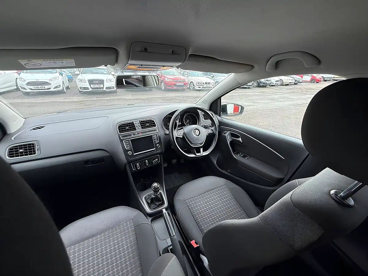 Used 2015 Volkswagen Polo Se White - Interior and Exterior details 17