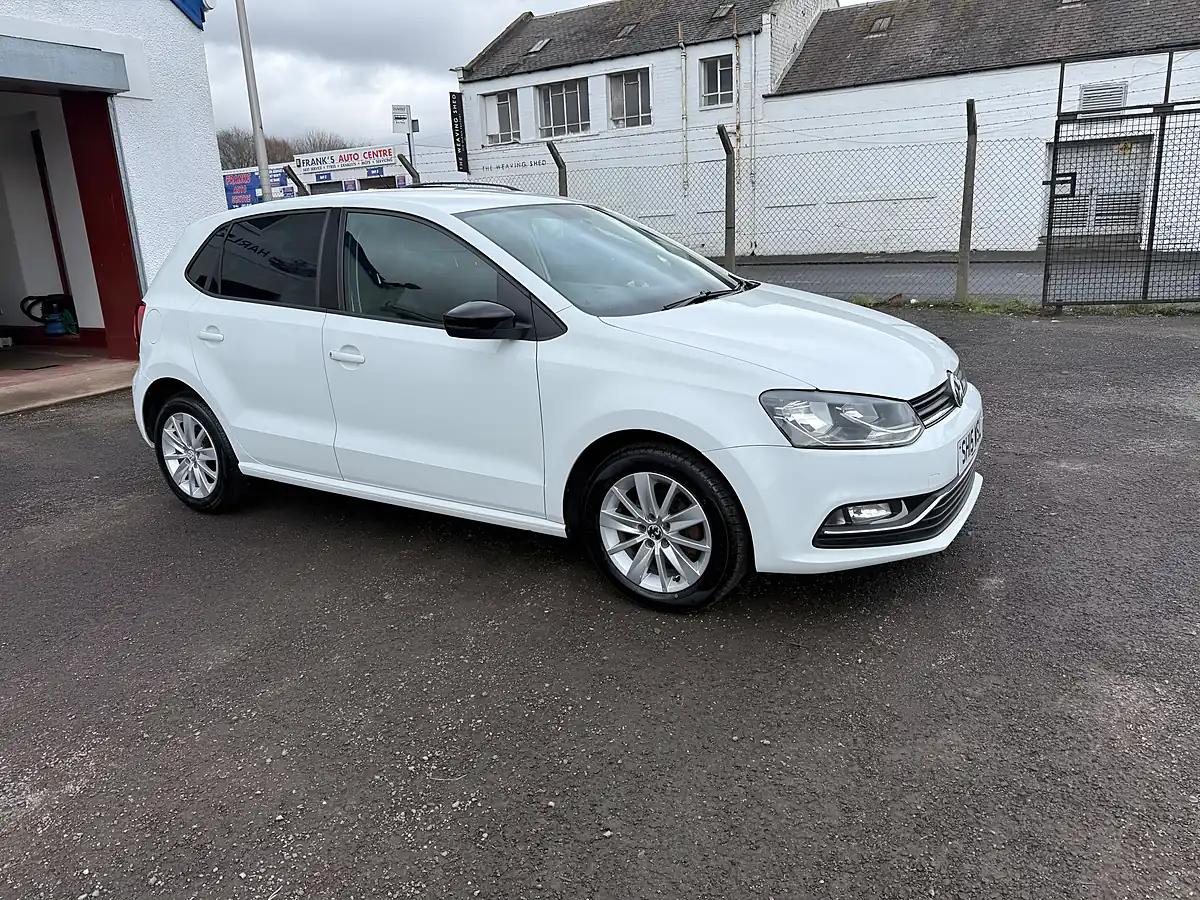 Used 2015 Volkswagen Polo Se White - Interior and Exterior details 3
