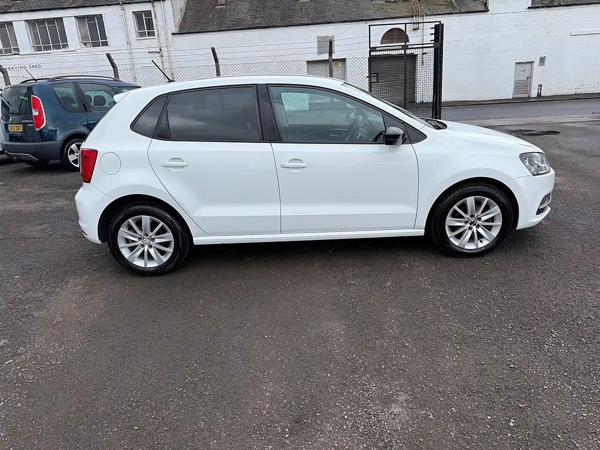 Used 2015 Volkswagen Polo Se White - Interior and Exterior details 4