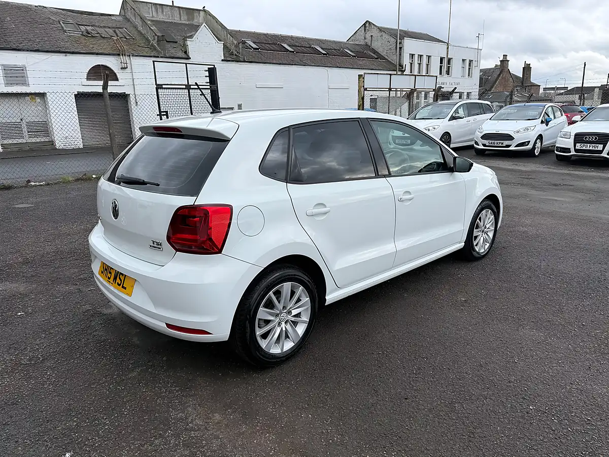 Used 2015 Volkswagen Polo Se White - Interior and Exterior details 5