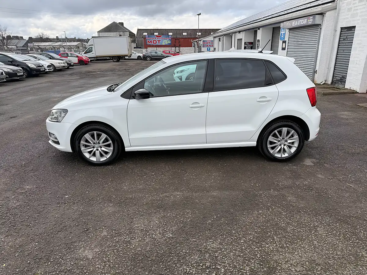 Used 2015 Volkswagen Polo Se White - Interior and Exterior details 8