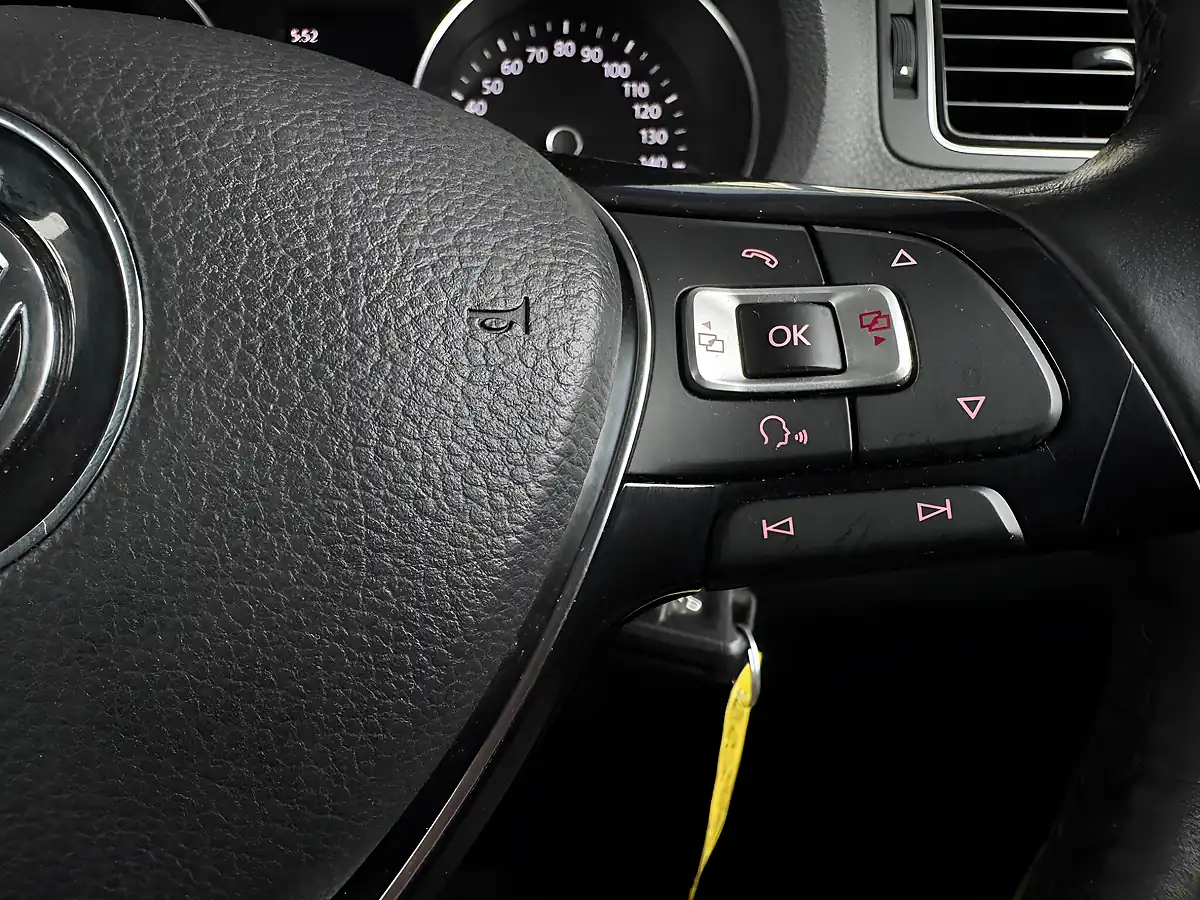 Used 2015 Volkswagen Polo Sel Mayan Blue - Interior and Exterior details 16
