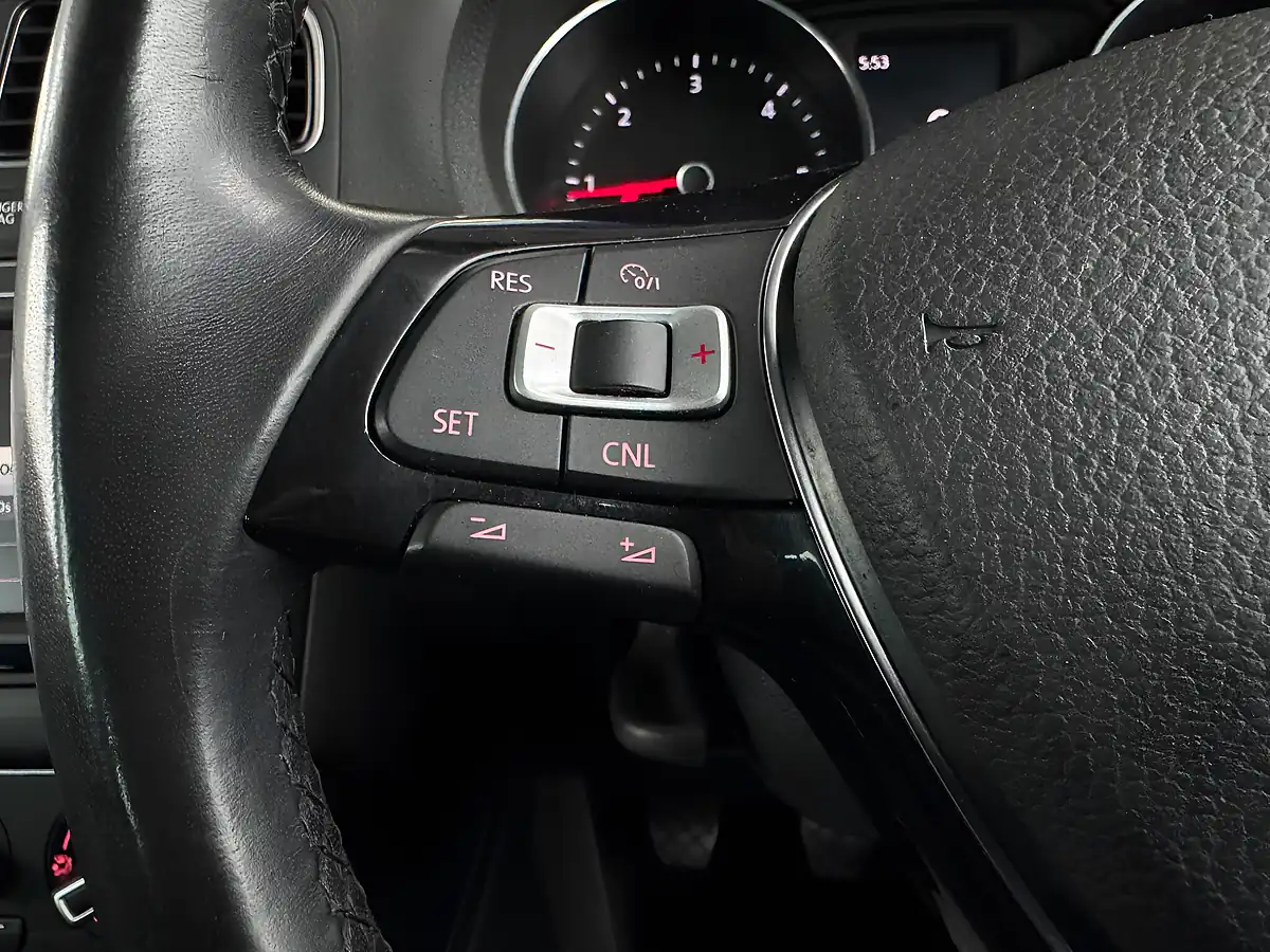 Used 2015 Volkswagen Polo Sel Mayan Blue - Interior and Exterior details 17