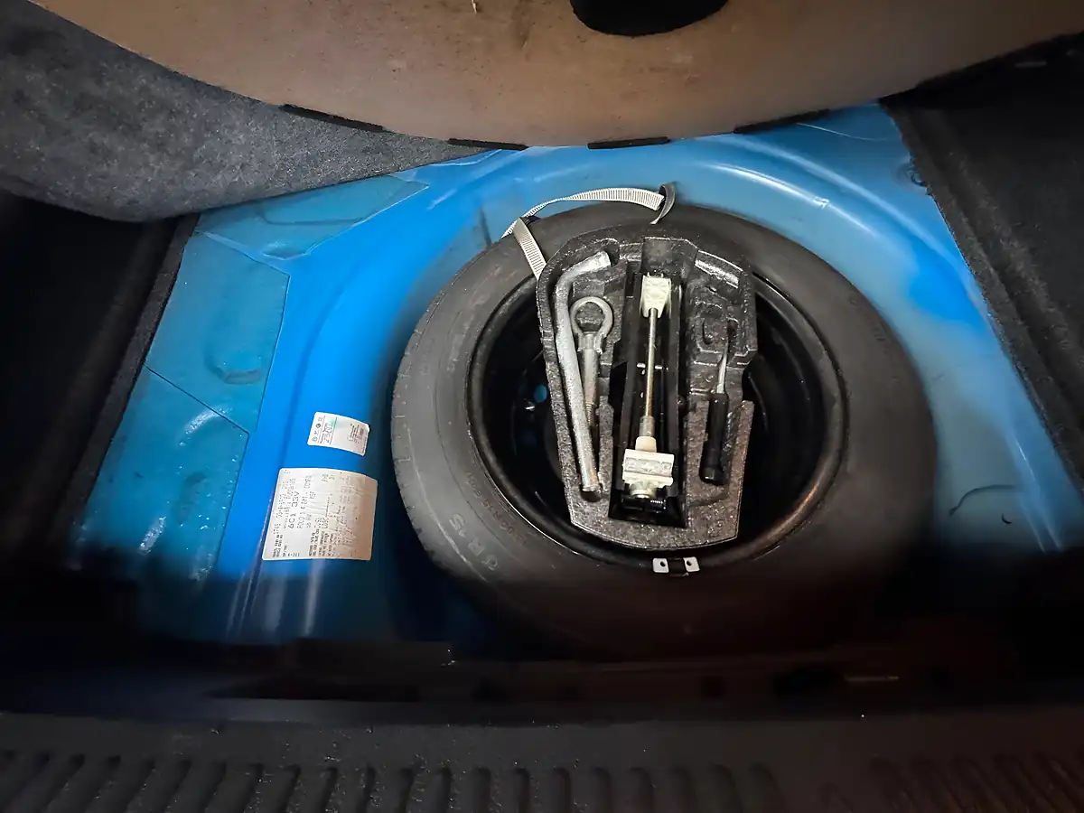 Used 2015 Volkswagen Polo Sel Mayan Blue - Interior and Exterior details 19